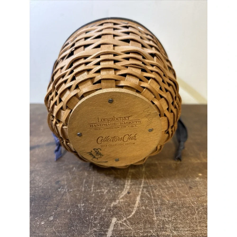Longaberger Collectors Club Renewal Basket – 2004 (Navy & Green)